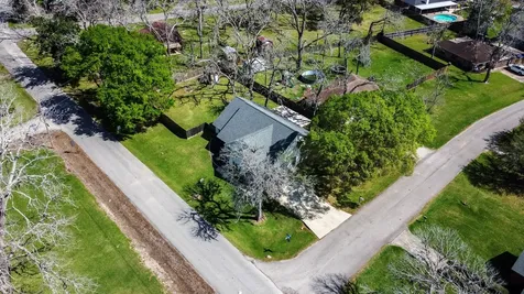 502 Tall Timber Drive West Columbia TX 77486