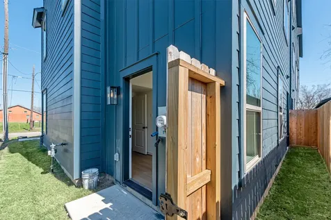 2318 Mills Street Houston TX 77026