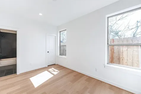 2318 Mills Street Houston TX 77026