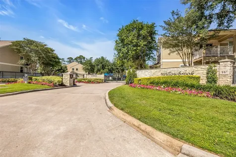13600 Breton Ridge Street 24f Houston TX 77070