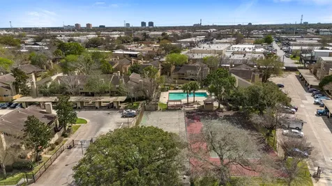 9371 Pagewood Lane Houston TX 77063