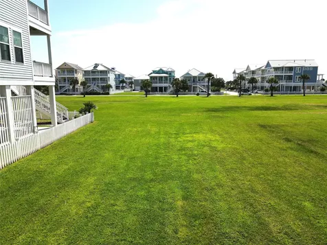 3818 Periwinkle Galveston TX 77554