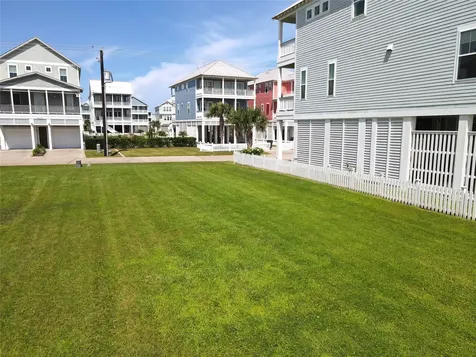 3818 Periwinkle Galveston TX 77554