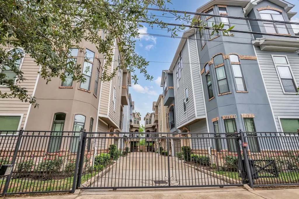1219 W 25th Street B Houston TX 77008