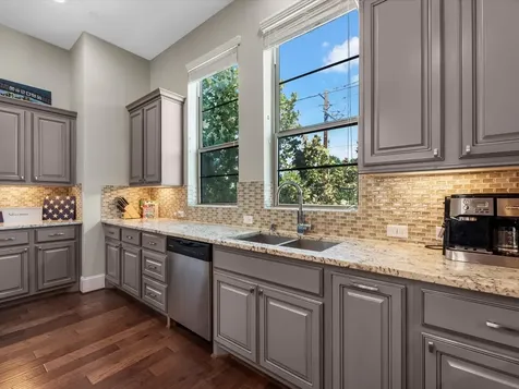 5467 Larkin Street Houston TX 77007
