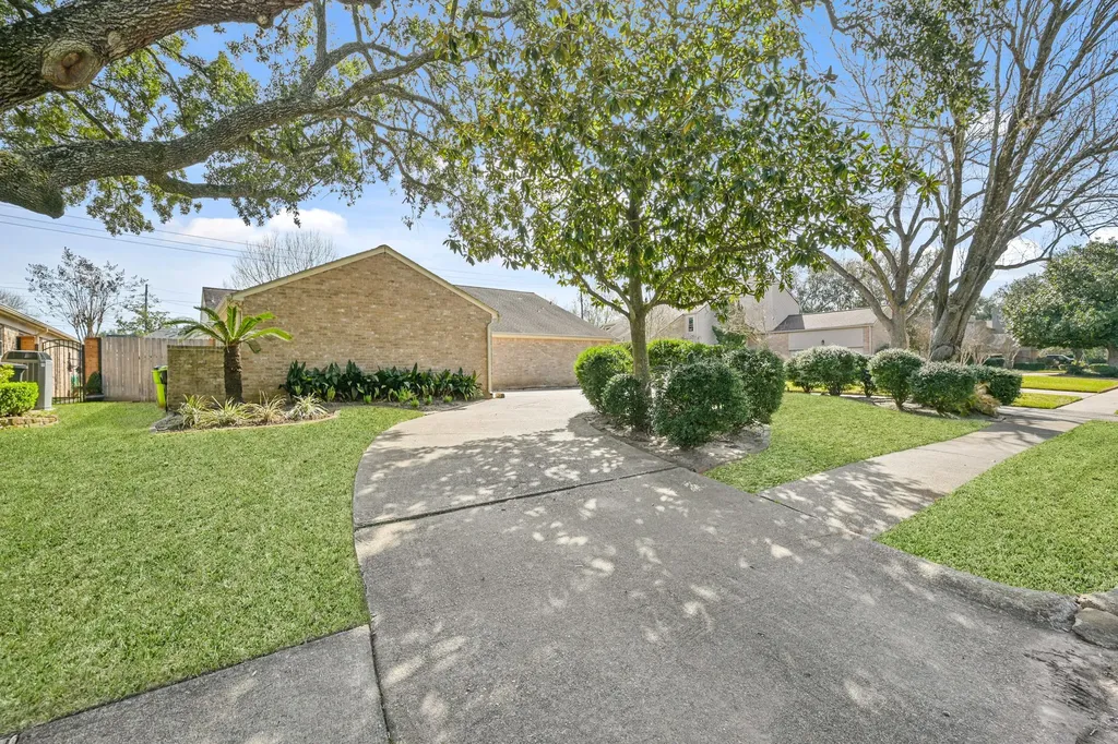 2807 Glenn Lakes Lane Missouri City TX 77459