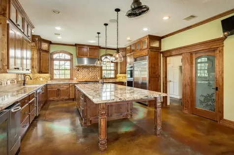 5022 Riverview Drive Cr930 Alvin TX 77511