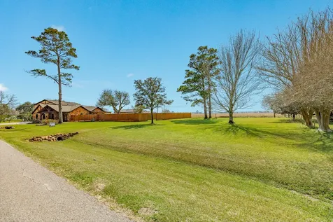 5022 Riverview Drive Cr930 Alvin TX 77511