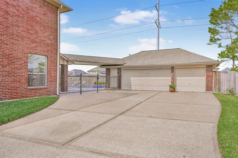 2835 Fairway Drive Friendswood TX 77546