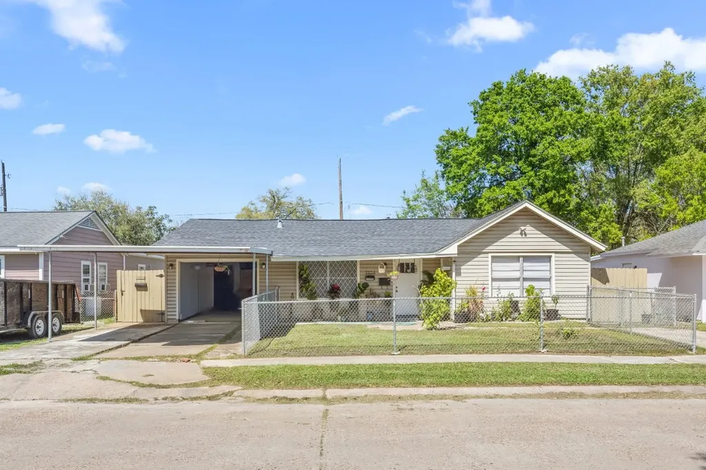 1211 Trimm Avenue Pasadena TX 77502