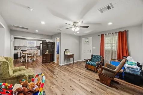 1211 Trimm Avenue Pasadena TX 77502