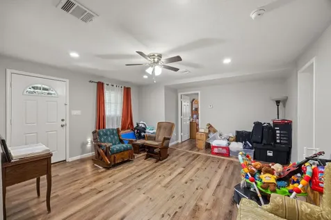 1211 Trimm Avenue Pasadena TX 77502