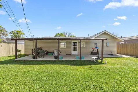 1211 Trimm Avenue Pasadena TX 77502