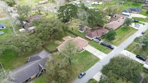 5607 Avenue M 1/2 Santa Fe TX 77510