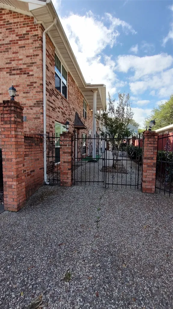 4513 Ave P 1/2 Unit 3 Galveston TX 77551