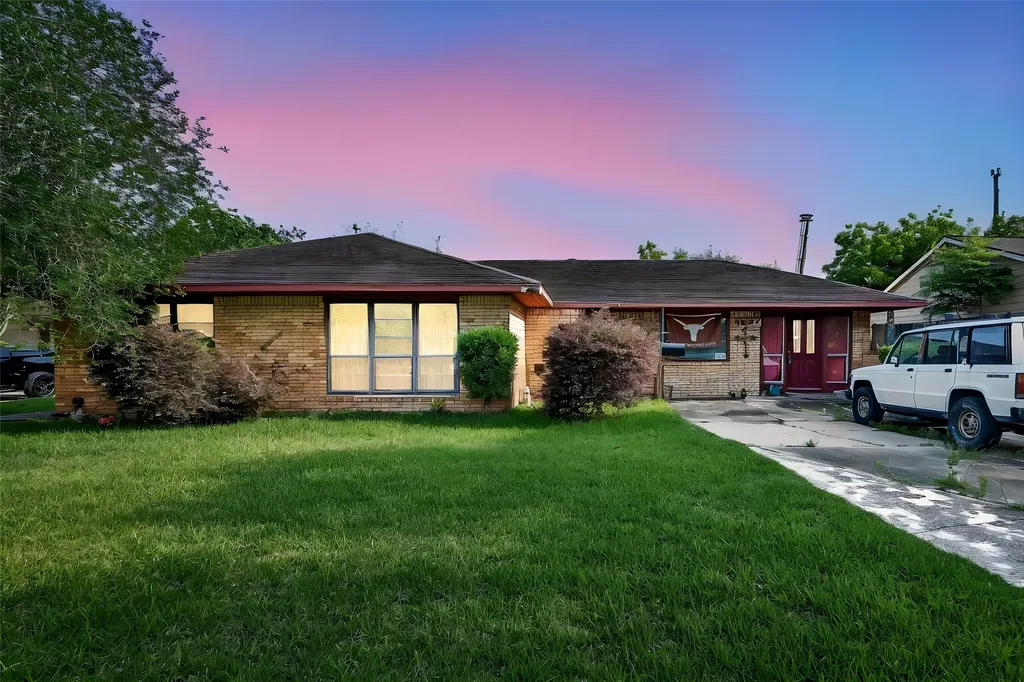 5927 Clarewood Drive Houston TX 77081