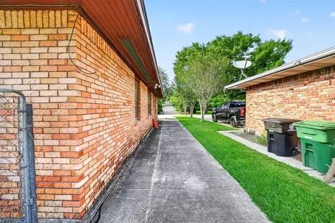 5927 Clarewood Drive Houston TX 77081
