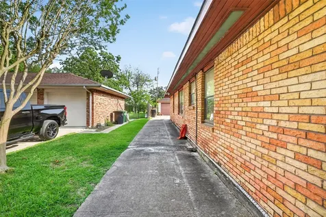 5927 Clarewood Drive Houston TX 77081
