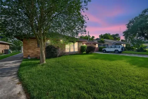 5927 Clarewood Drive Houston TX 77081