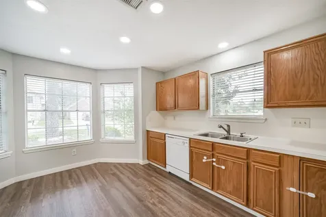 1021 N Sunset Drive Pearland TX 77581