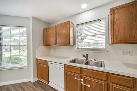1021 N Sunset Drive Pearland TX 77581