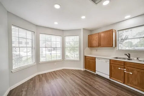 1021 N Sunset Drive Pearland TX 77581