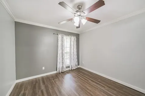 1021 N Sunset Drive Pearland TX 77581