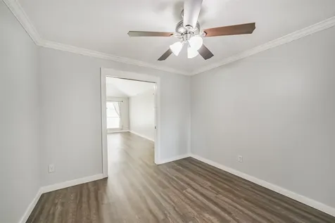 1021 N Sunset Drive Pearland TX 77581
