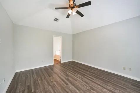 1021 N Sunset Drive Pearland TX 77581