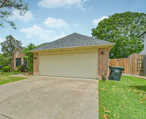 1021 N Sunset Drive Pearland TX 77581
