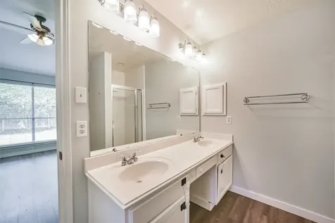 1021 N Sunset Drive Pearland TX 77581