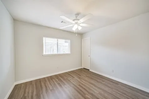 1021 N Sunset Drive Pearland TX 77581