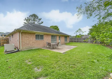 1021 N Sunset Drive Pearland TX 77581
