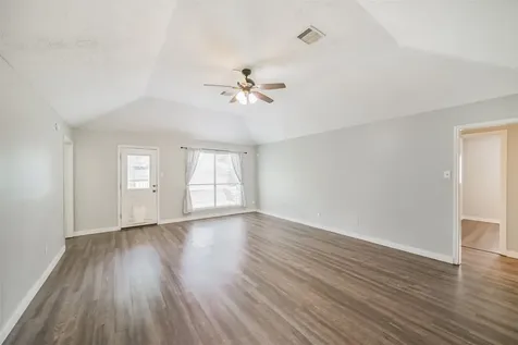 1021 N Sunset Drive Pearland TX 77581