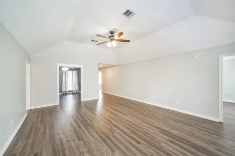 1021 N Sunset Drive Pearland TX 77581