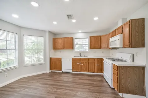 1021 N Sunset Drive Pearland TX 77581