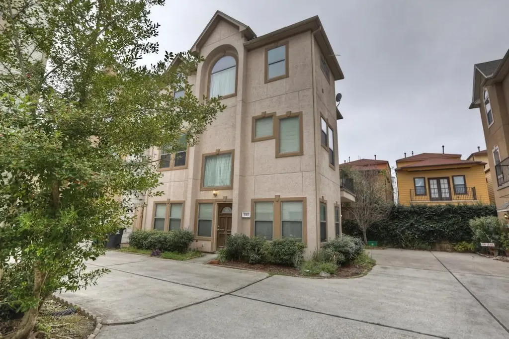 1315 Birdsall Street Houston TX 77007