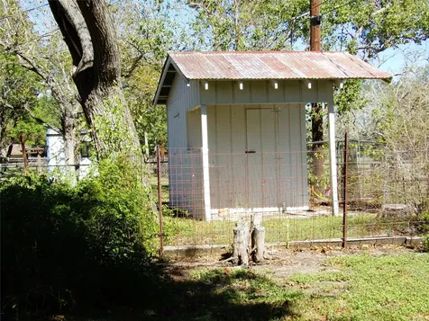 504 N West Street Weimar TX 78962