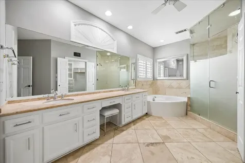 4909 Spruce Street Bellaire TX 77401