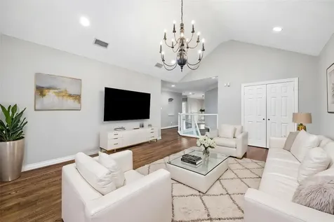 4909 Spruce Street Bellaire TX 77401