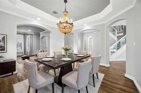4909 Spruce Street Bellaire TX 77401