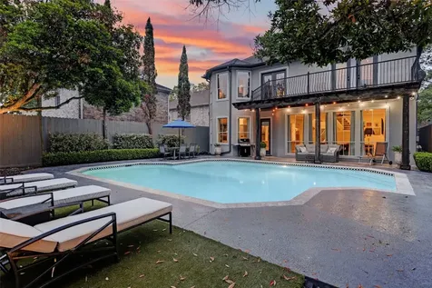 4909 Spruce Street Bellaire TX 77401