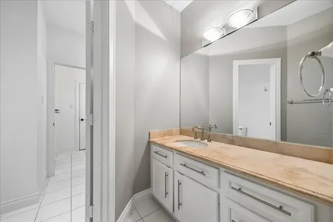 4909 Spruce Street Bellaire TX 77401