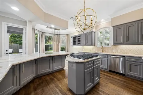 4909 Spruce Street Bellaire TX 77401