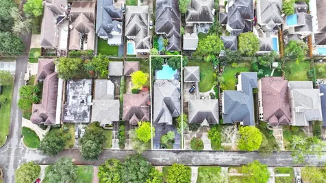 4909 Spruce Street Bellaire TX 77401
