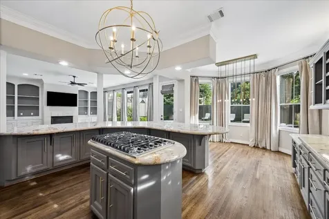 4909 Spruce Street Bellaire TX 77401