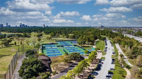 4909 Spruce Street Bellaire TX 77401