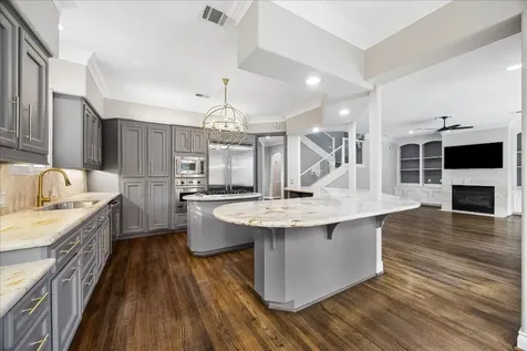 4909 Spruce Street Bellaire TX 77401