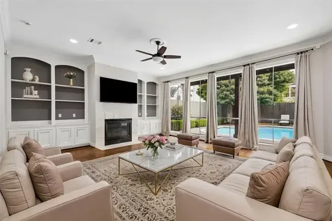 4909 Spruce Street Bellaire TX 77401
