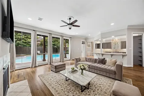 4909 Spruce Street Bellaire TX 77401